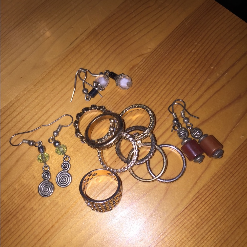 Mixed jewelry. Earrings, rings